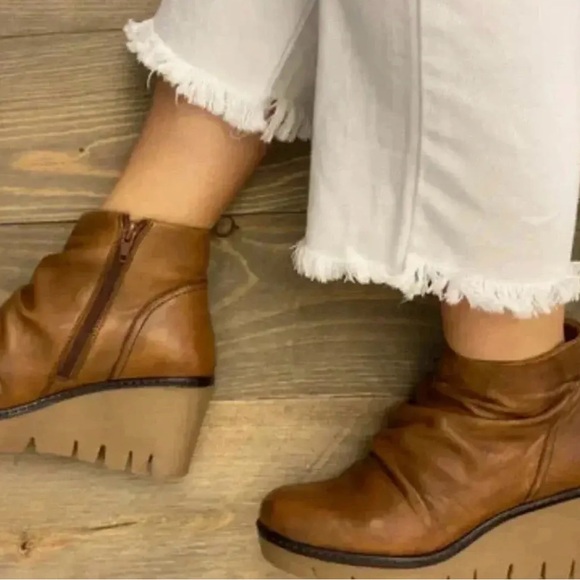 Diba True Next Day Wedge Booties Platform Cognac Brown Leather Ankle Boot Sz 8.5 - Picture 2 of 9